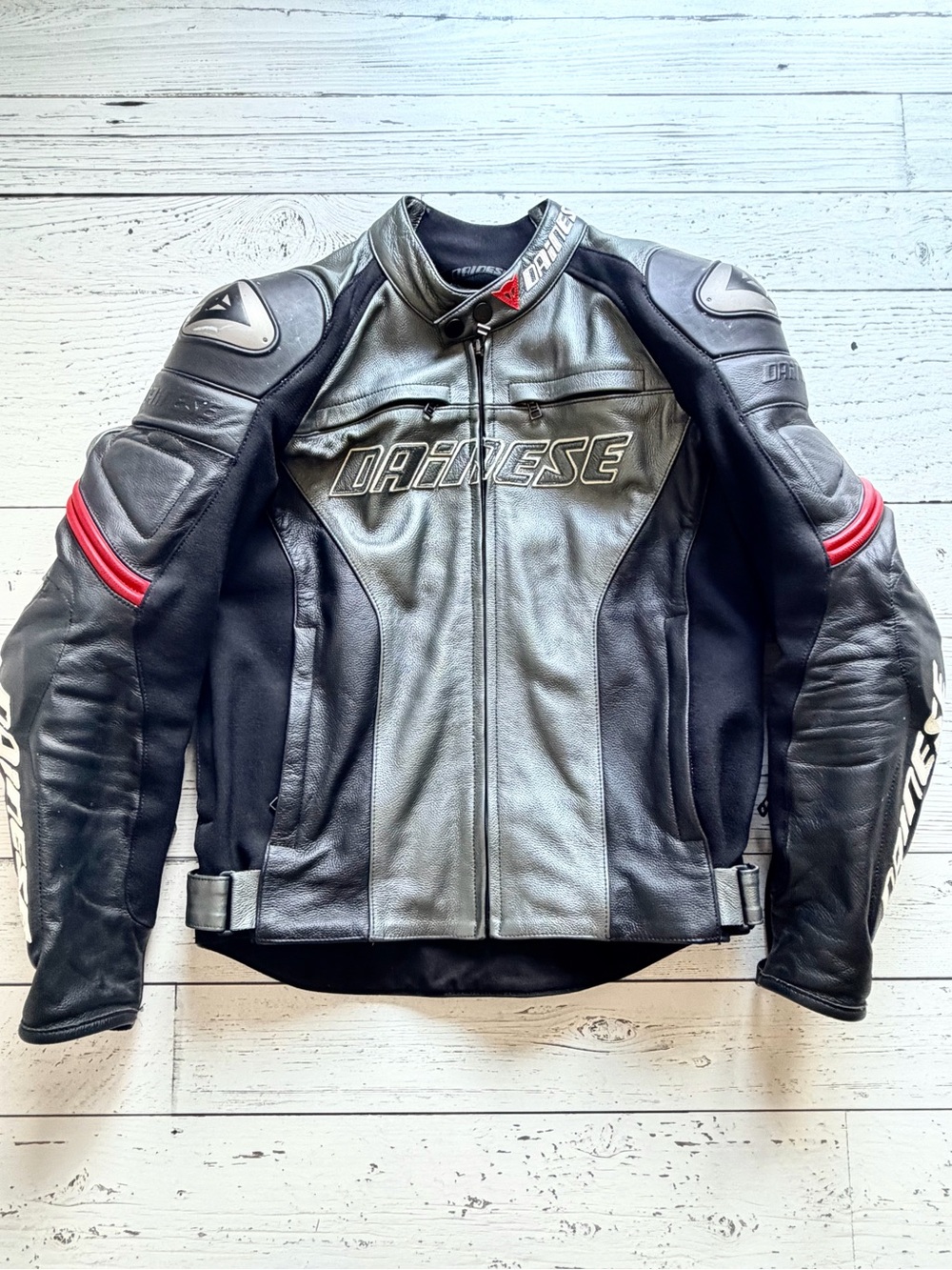 Dainese Leather Motorcycle Jacket - Size 50 - Picture 4 of 10